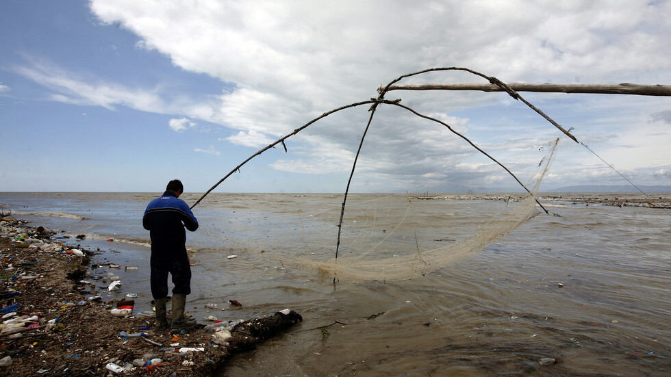 ألبانيا.. تسمم 400 شخص في ضواحي العاصمة