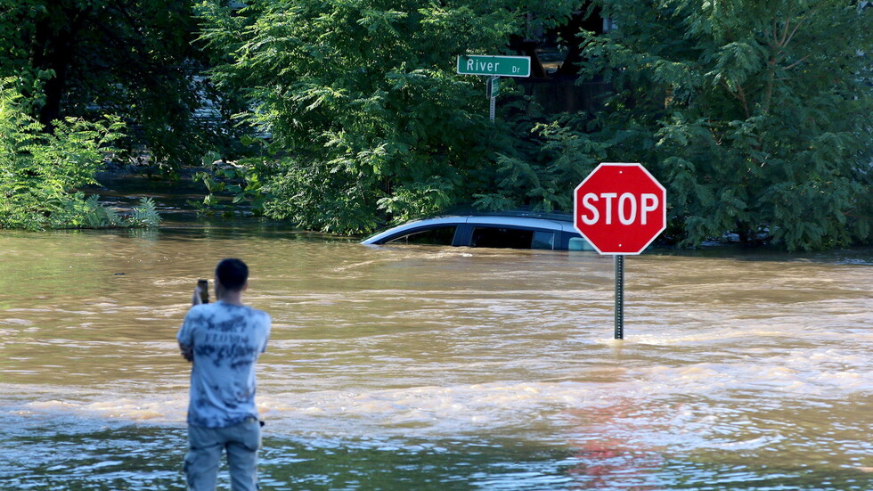 عاصفة تغرق شمال شرق الولايات المتحدة وموجة ثانية متوقعة