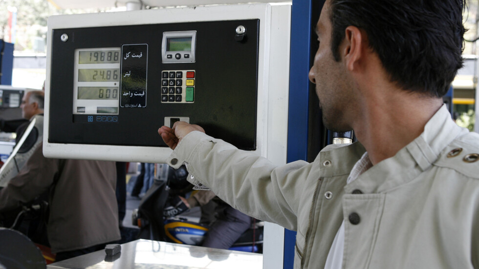 إيران تعلن السيطرة على هجوم إلكتروني استهدف 4300 محطة وقود