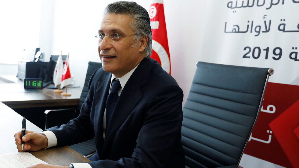 السلطات التونسية تغلق قناة تلفزيونية وإذاعة