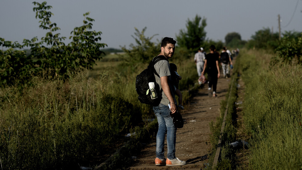 سيرا على الأقدام إلى