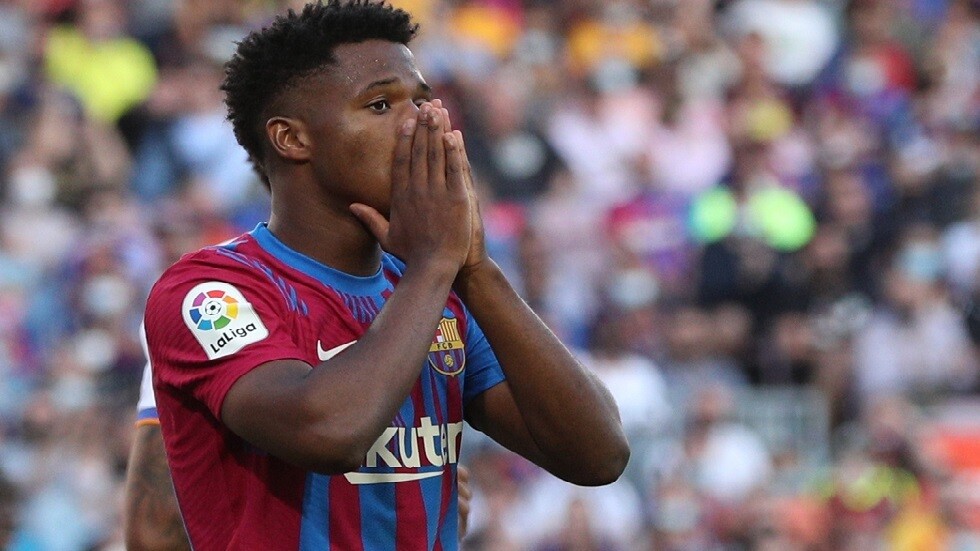 برشلونة يعلن إصابة نجمه فاتي في الركبة