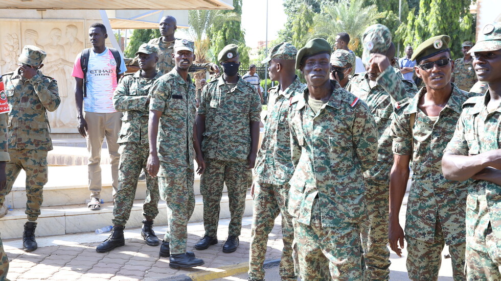 الجيش السوداني يواجه معارضة متزايدة لسيطرة العسكريين على السلطة