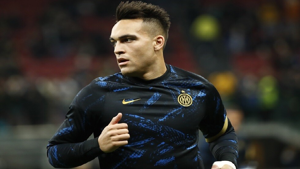 إنتر ميلان يمدد عقد مهاجمه مارتينيز