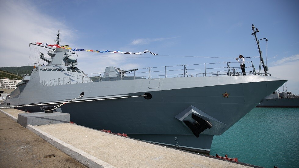 روسيا تختبر سفينة عسكرية متطورة ستضمها لسلاح البحرية