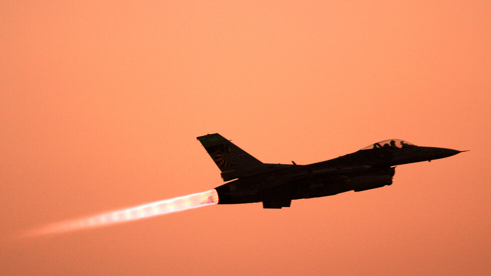 شاهد.. مصور ألماني يكشف صدفة مشاركة الأردن سرا في تدريبات "العلم الأزرق" الإسرائيلية