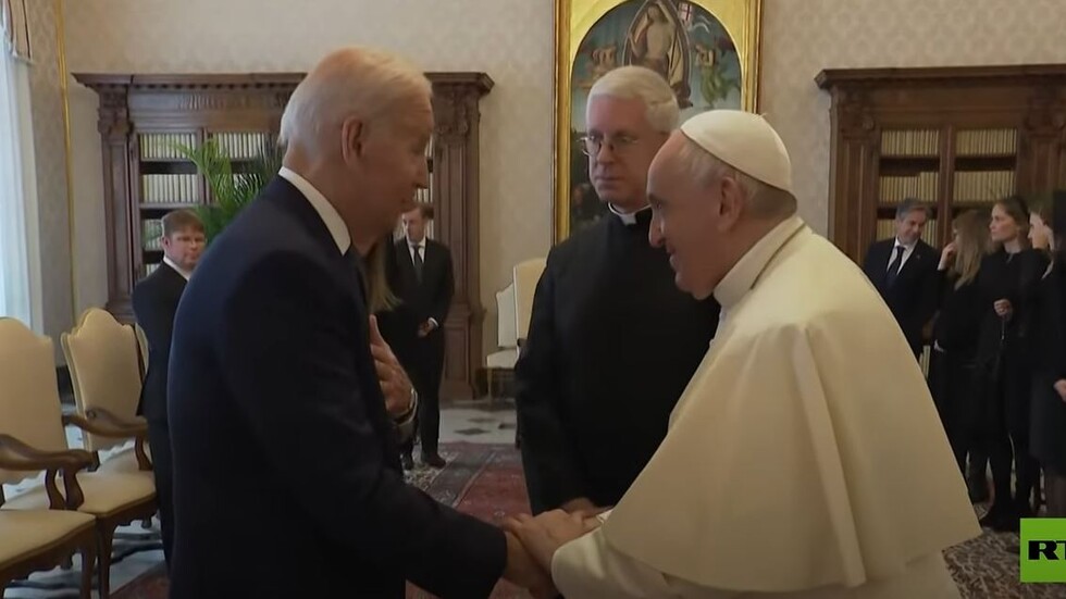 البابا فرنسيس يستقبل الرئيس الأمريكي جو بايدن في الفاتيكان