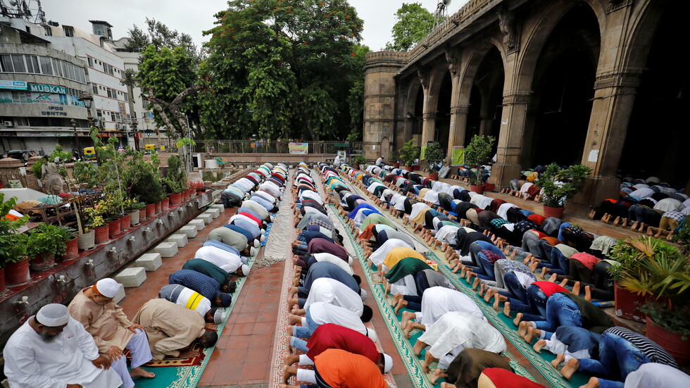 اعتقال عشرات الأشخاص في الهند لعرقلتهم أداء مسلمين صلاة الجمعة