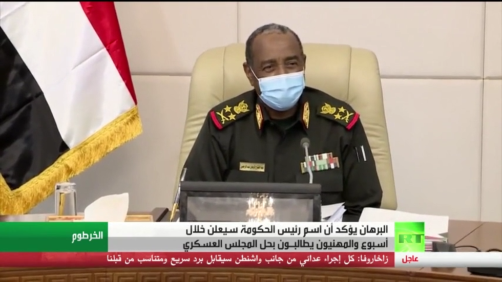 البرهان يؤكد أن اسم رئيس الحكومة سيعلن خلال أسبوع والمهنيون يطالبـون بحل المجلس العسكري