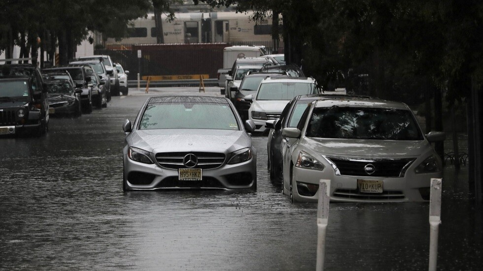 فيضانات هائلة تضرب الساحل الشرقي للولايات المتحدة