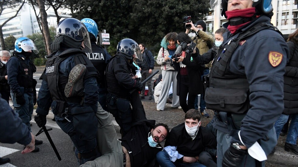 مظاهرات لنشطاء البيئة وسط روما تزامنا مع انعقاد قمة "G20"