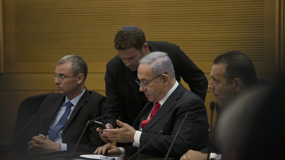 حليف لنتنياهو: سنضطر قريبا إلى تبني قرار بشأن إيران وسندعم حكومة بينيت إذا قررت مهاجمتها