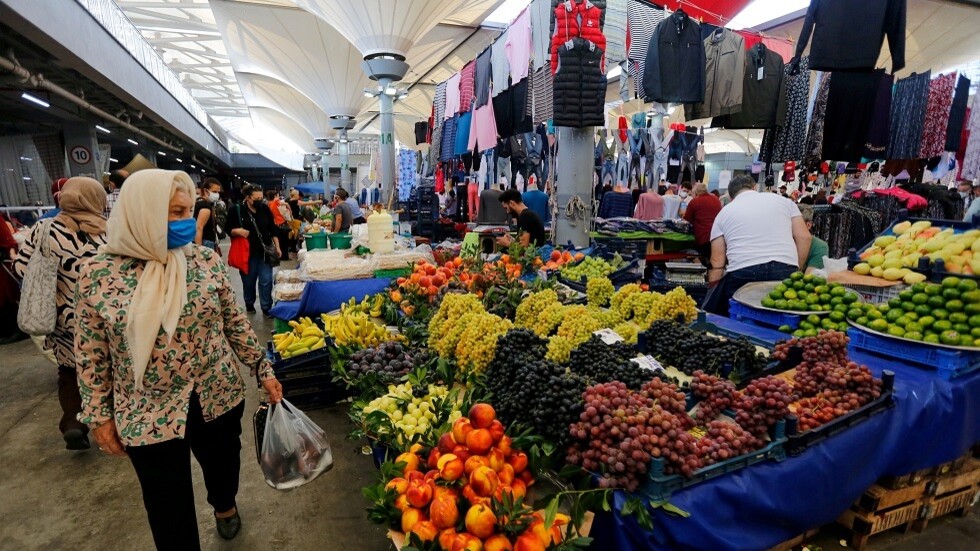 تركيا تعلن تضاعف عدد الأسر الفقيرة خلال عام واحد