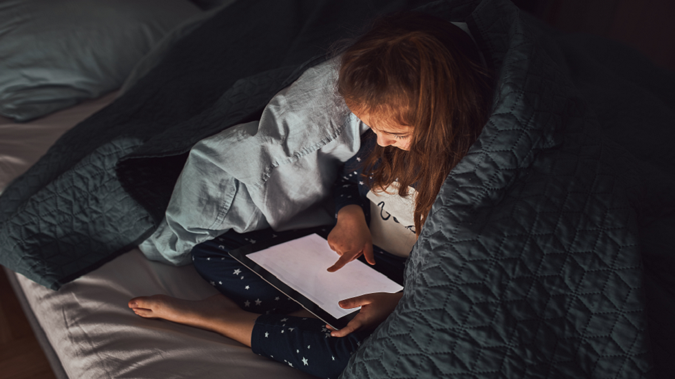 دراسة تحذر من أثر استخدام الهاتف الذكي وقت النوم على الأطفال!