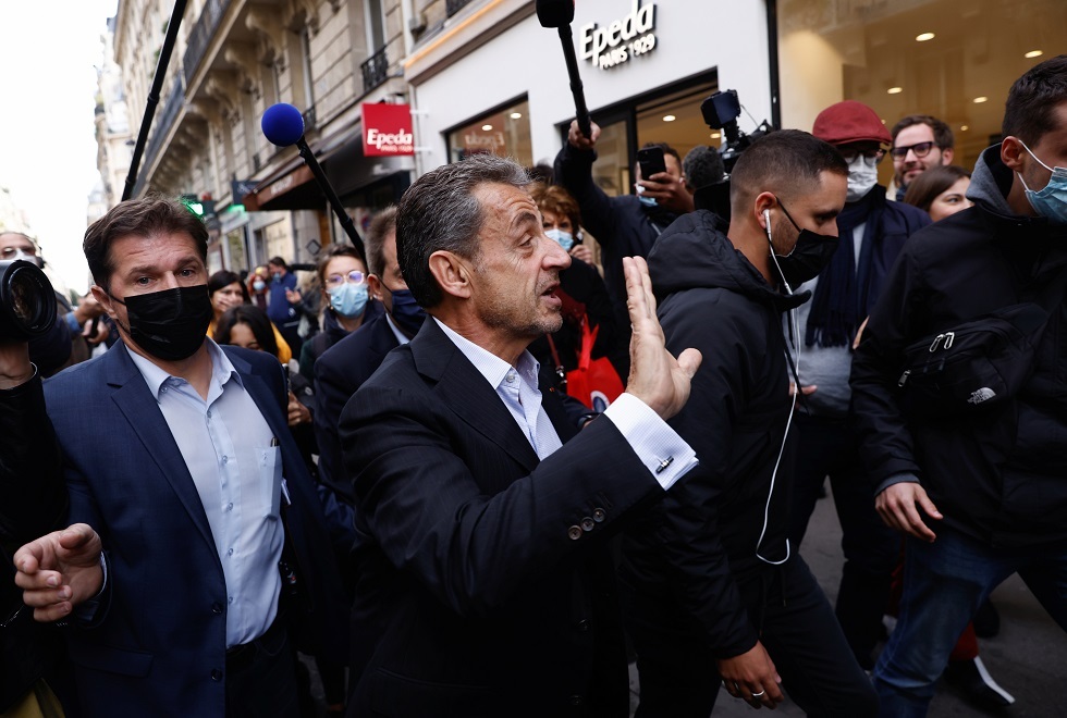 ساركوزي في أول ظهور له بعد صدور الحكم بسجنه (صور)