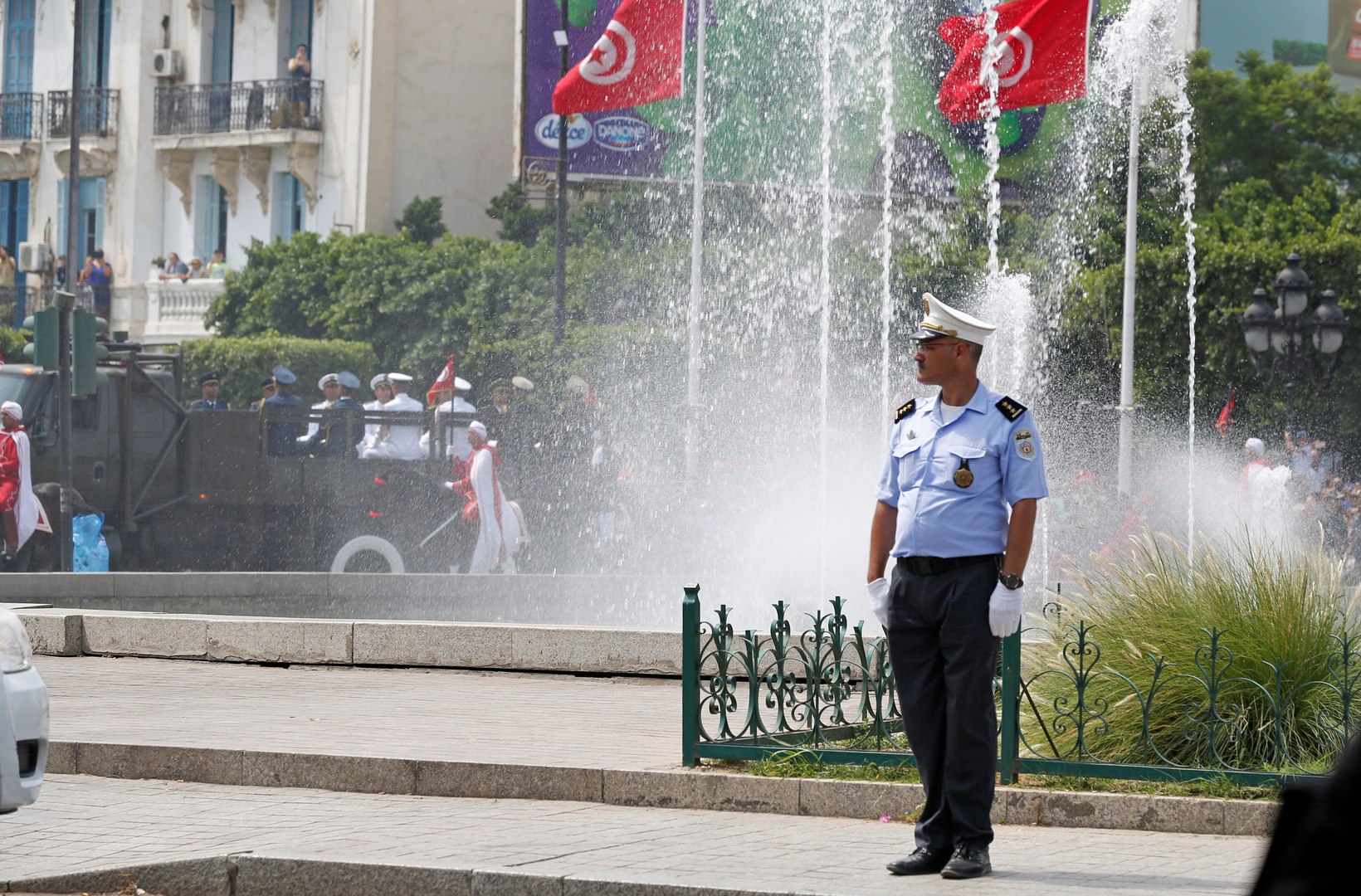 الأمن التونسي يلقي القبض على نائب في البرلمان المجمدة أعماله وإعلامي
