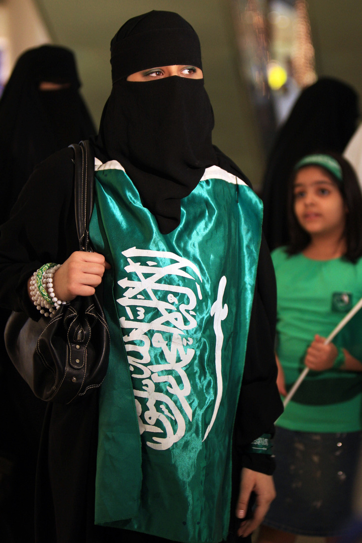 أول امرأة سعودية تحصل على مهنة كانت مقتصرة على الرجال في المملكة (صور)
