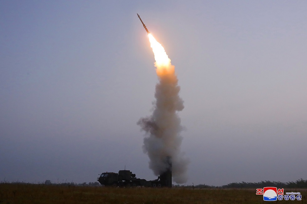 البيت الأبيض: ندين إطلاق الصواريخ المزعزعة للاستقرار من كوريا الشمالية