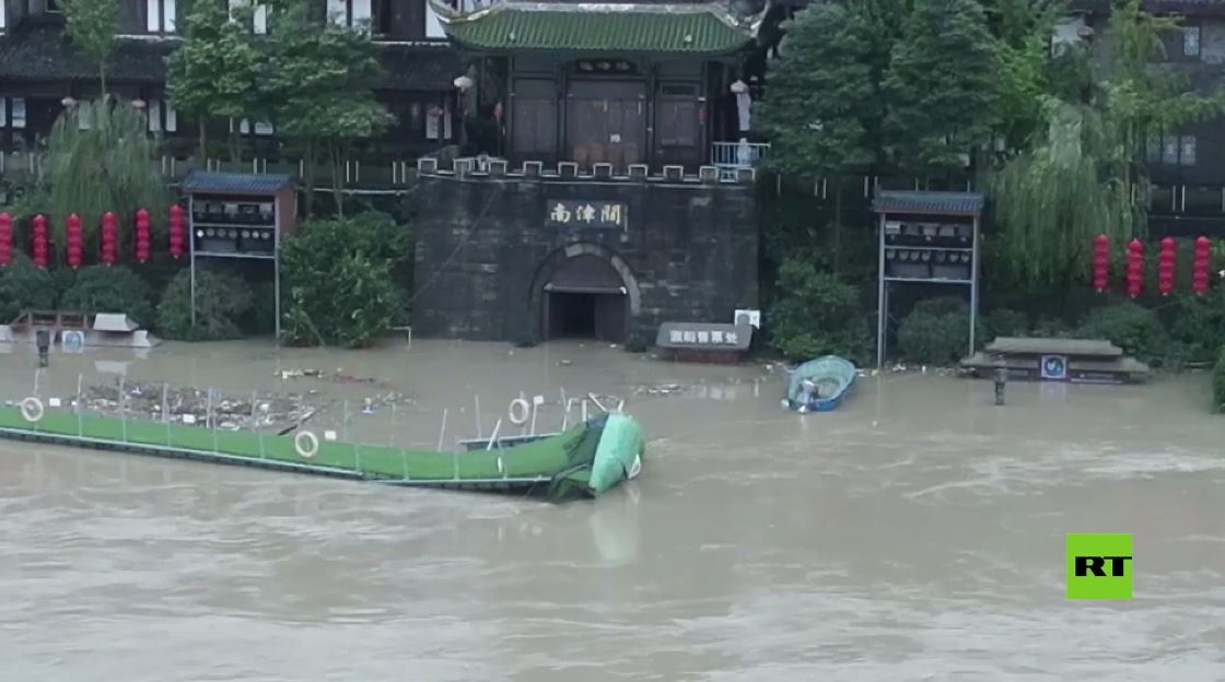 تصوير جوي يظهر فيضانات عارمة اجتاحت مدينة صينية تاريخية
