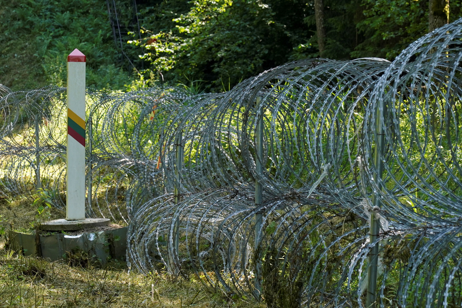 بولندا تستدعي القائم بالأعمال البيلاروسي بعد إطلاق نار مزعوم عبر الحدود