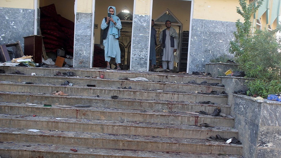 حقائق وأرقام.. ماذا وراء الهجوم الانتحاري على مسجد في قندوز الأفغانية؟