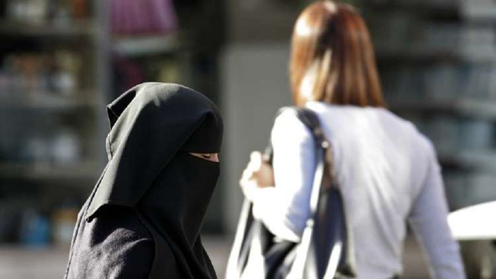 بعد مقتل مديرة تسويق ومعلمة مسلمة.. بريطانيا تطور أداة تعقب لحماية النساء الوحيدات من الاعتداء