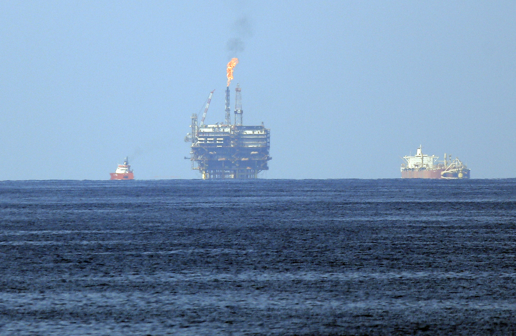 سلطات ليبيا تعلن السيطرة على تسرب نفطي في موقع بحري