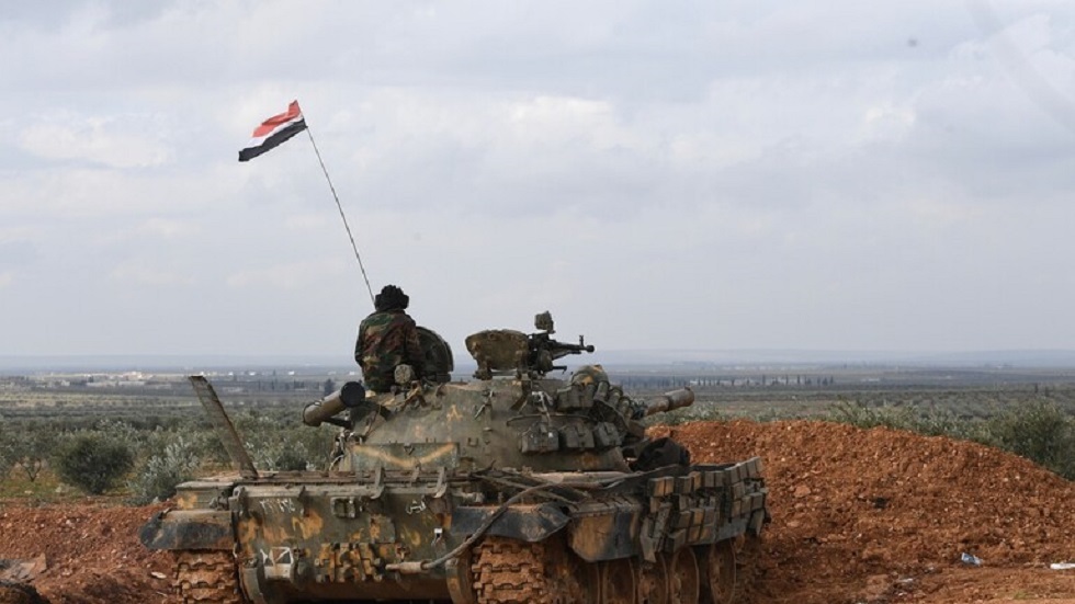 حميميم: مقتل جندي سوري برصاص قناصة مسلحين في محافظة إدلب