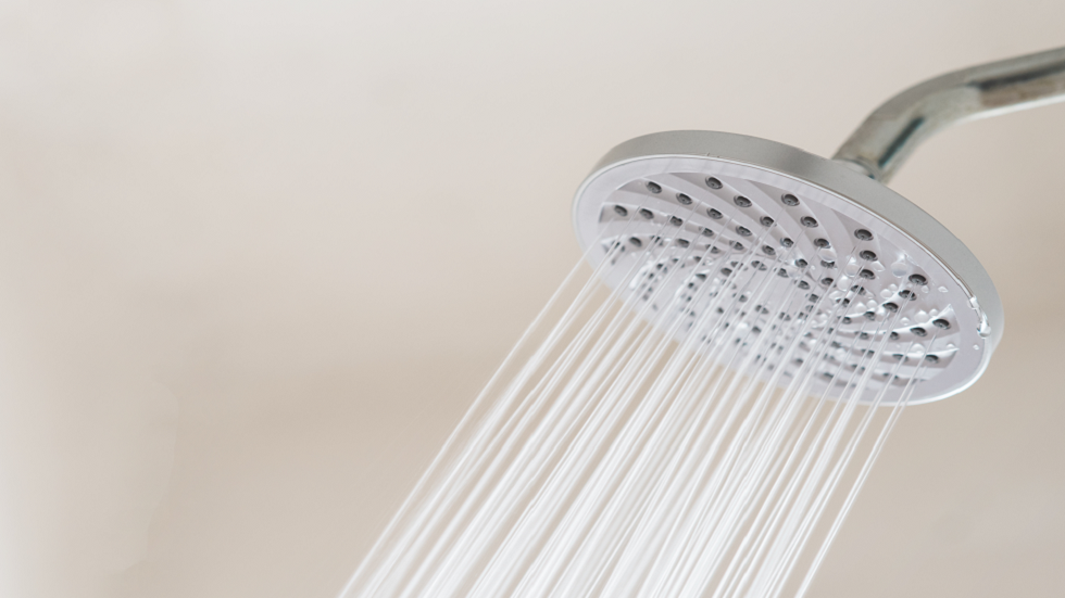 دراسة تقدم طريقة للاستحمام قد تساعد على حرق الدهون وتكييف الجسم مع درجات الحرارة
