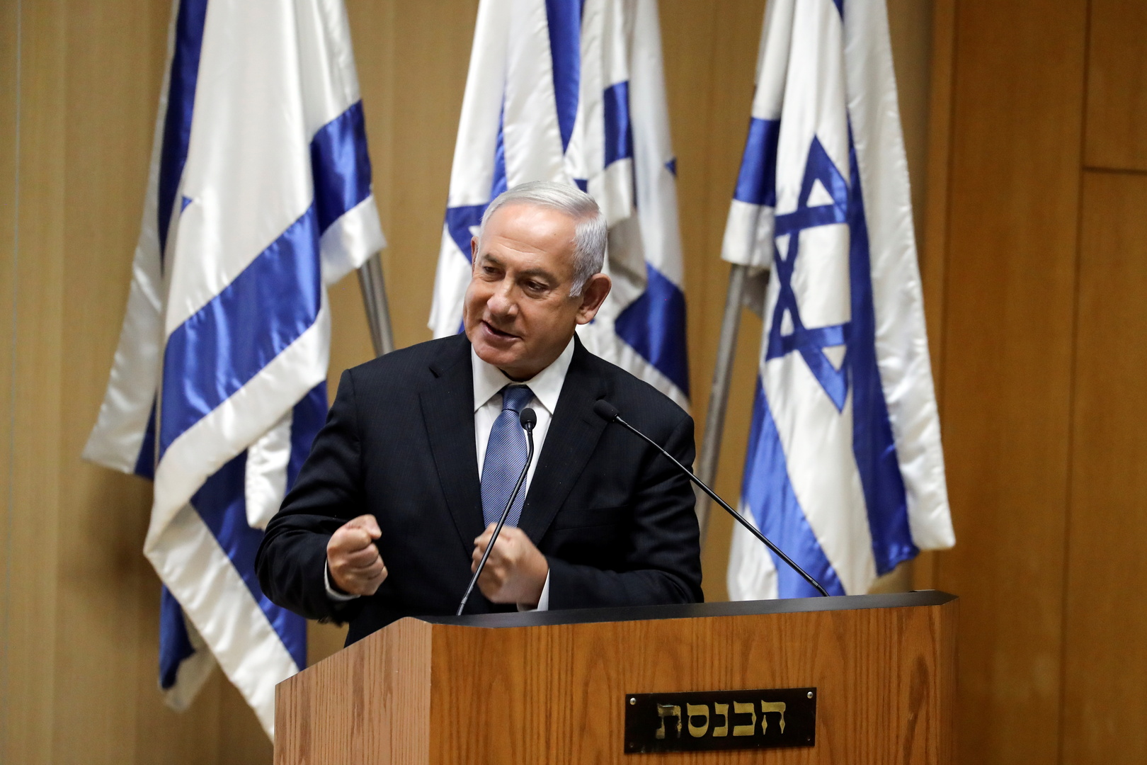 رئيس موقع تحرير إسرائيلي يكشف علاقة نتنياهو وقضاياه باستقالته