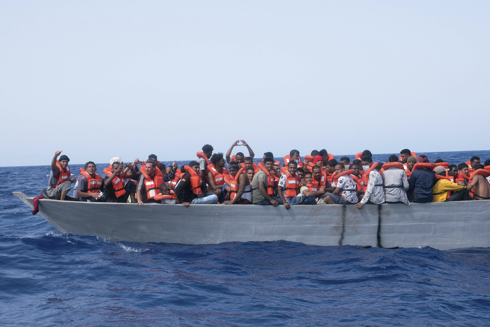 إنقاذ أكثر من 140 مهاجرا من قوارب متجهة إلى جزر الكناري