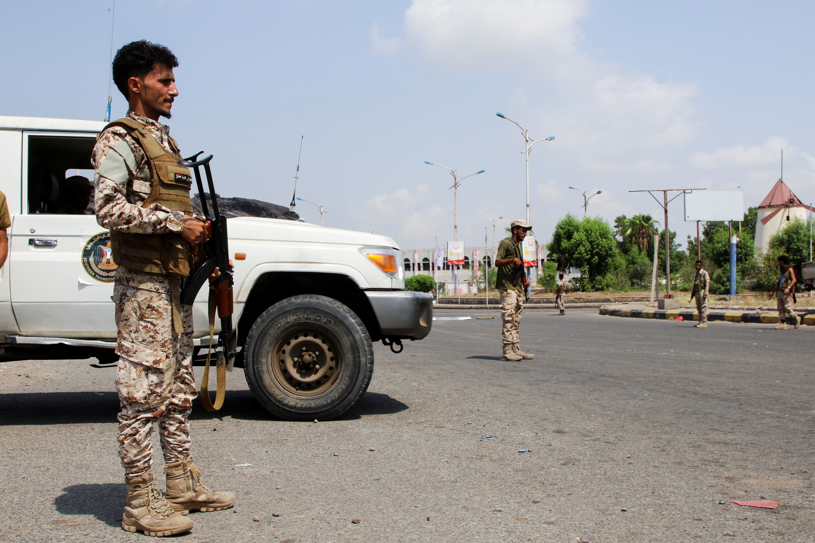 قائد المقاومة اليمنية: الحكومة ضحية الخلافات