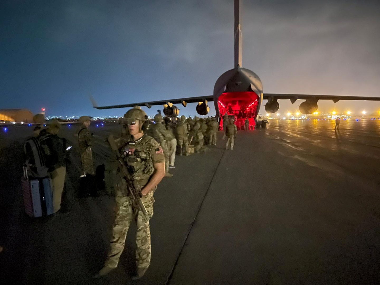 واشنطن: لن نستخدم الطائرات العسكرية لإجلاء المواطنين من أفغانستان
