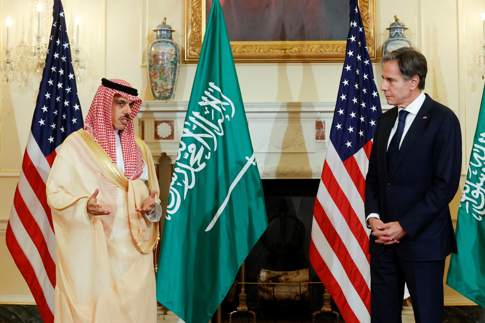 وزير الخارجية الأمريكي يبحث مع نظيره السعودي إنهاء الصراع في اليمن
