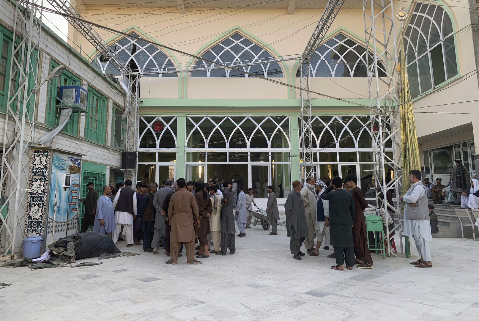 ارتفاع حصيلة القتلى بالهجوم الانتحاري على مسجد شيعي جنوب أفغانستان إلى 62 شخصا