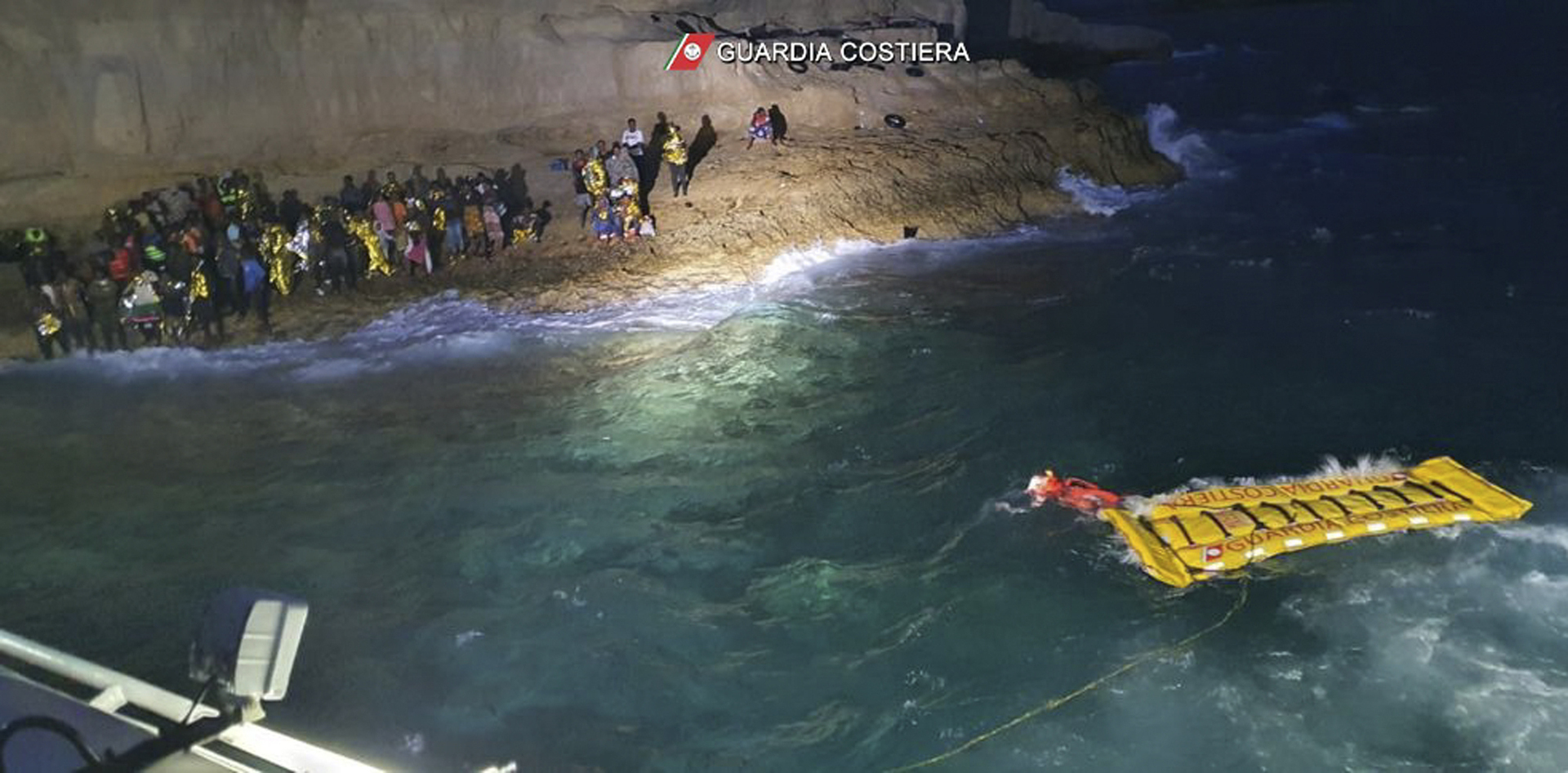 العثور على جثة رجل على مركب يقل مهاجرين قبالة جزر الكناري