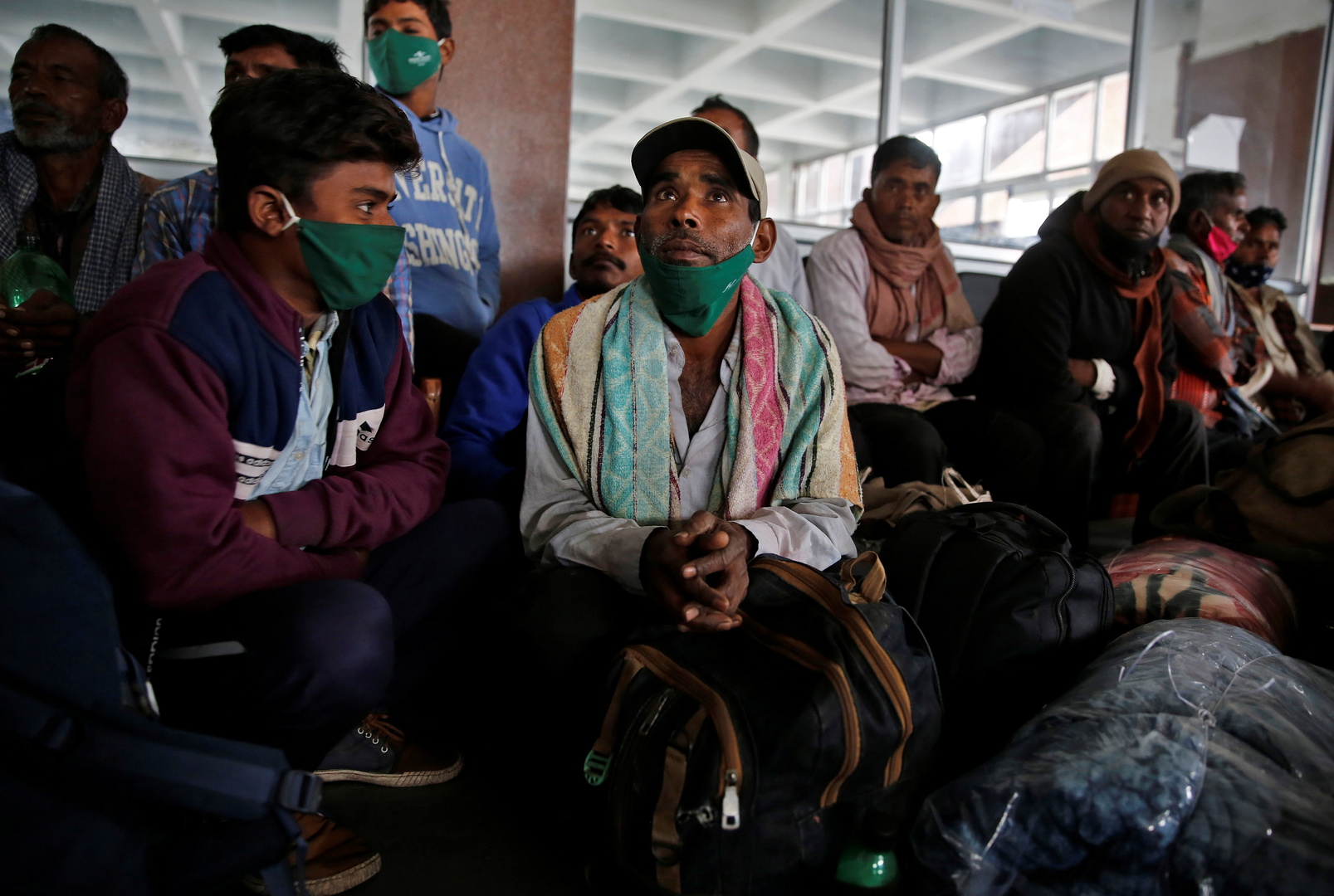 موجة اغتيالات تتسبب في نقل آلاف العمال الوافدين في كشمير إلى مناطق آمنة