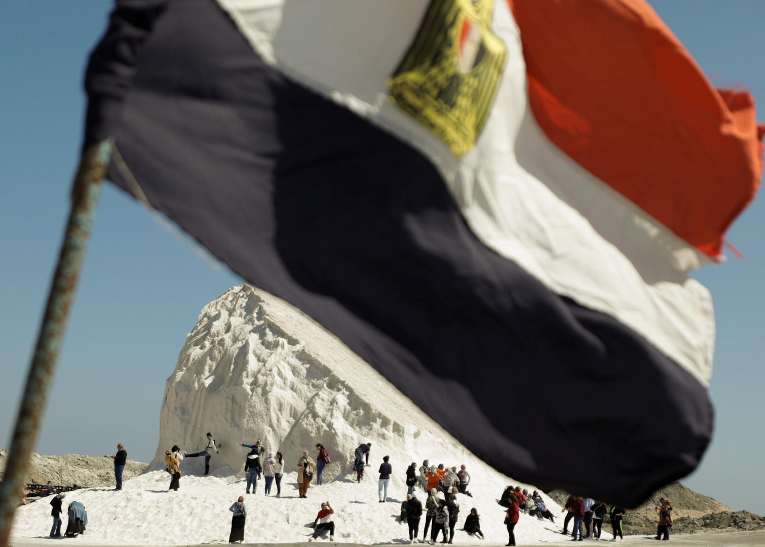 بالفيديو.. ضبط أعمال حفر وتنقيب غير مشروع عن الآثار في محافظة الجيزة المصرية
