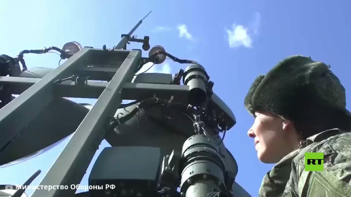 الدفاع الروسية تظهر أداء النساء الروسيات في صفوف قوات الإشارة