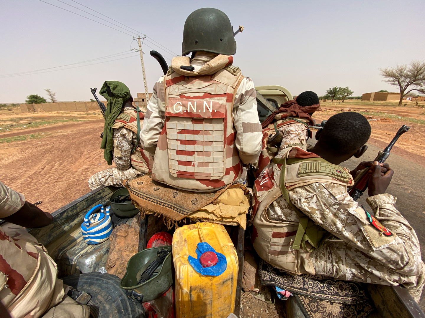 النيجر.. مقتل 6 جنود وإصابة 3 في هجوم على موكب مسؤول رفيع