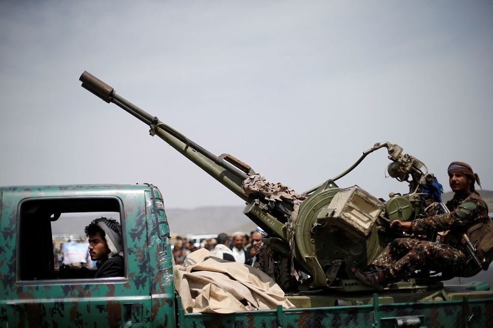 الحوثيون يستهدفون معسكرا بجيزان بخمسة صواريخ باليستية