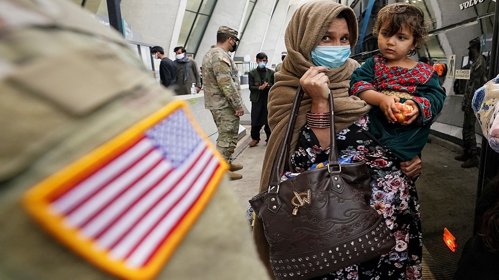 بايدن يخصص نحو مليار دولار لمساعدة اللاجئين الأفغان في الولايات المتحدة
