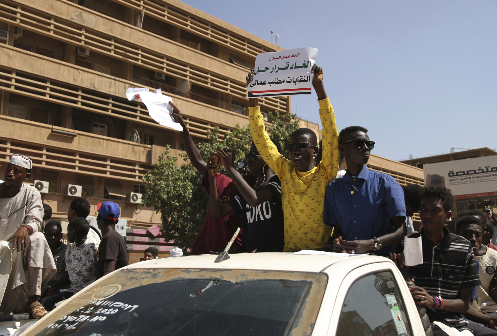 السودان.. محتجون يقتحمون مقر 