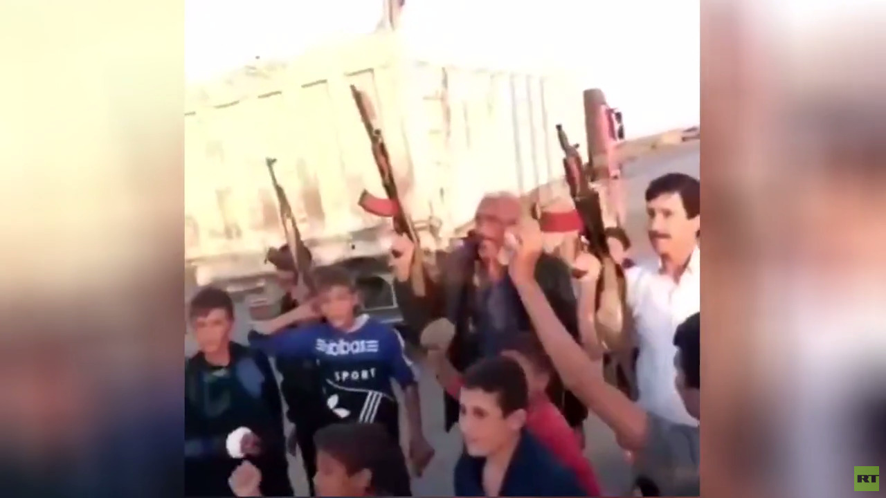 سوريا للمرة الثانية في أسبوع.. أهالي قرية حامو بالقامشلي يعترضون رتلا أمريكيا - فيديو