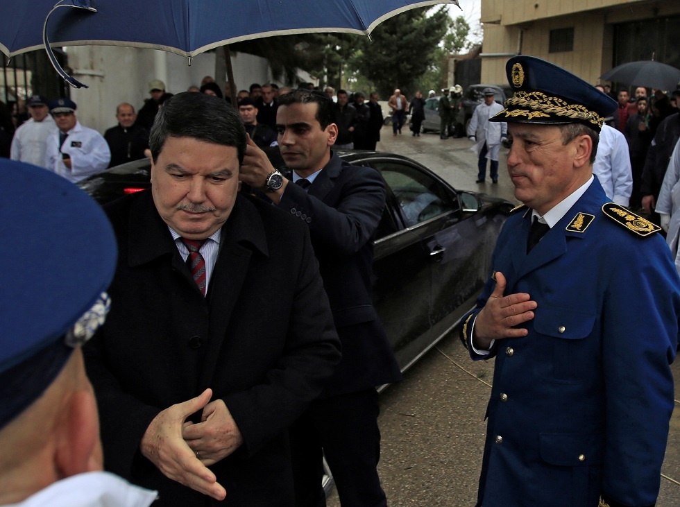 النيابة الجزائرية تطالب بالسجن 7 سنوات لمسؤولين أمنيين سابقين