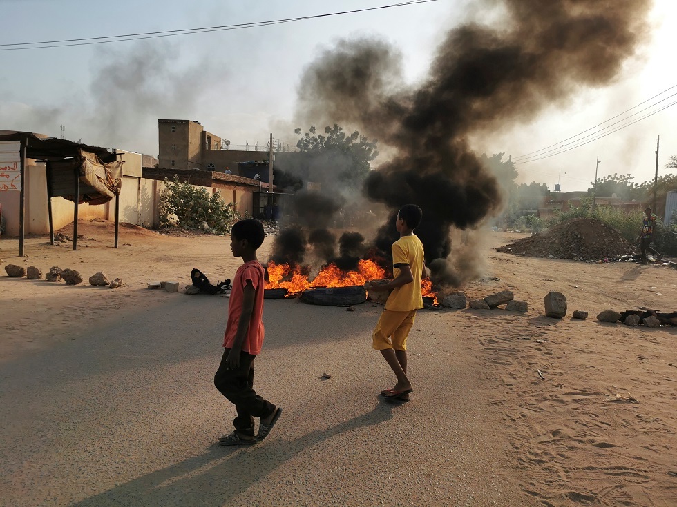 السودان.. مقتل 3 أشخاص بالرصاص وإصابة أكثر من 80 آخرين