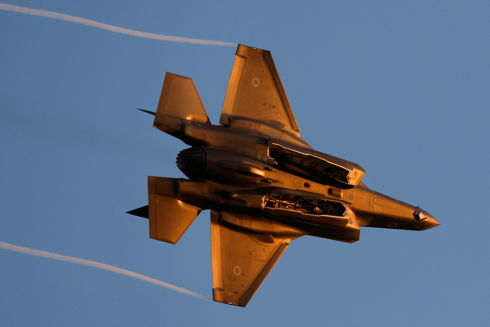 وسائل إعلام إسرائيلية: سلاح الجو يبدأ استعداداته لهجوم محتمل ضد إيران