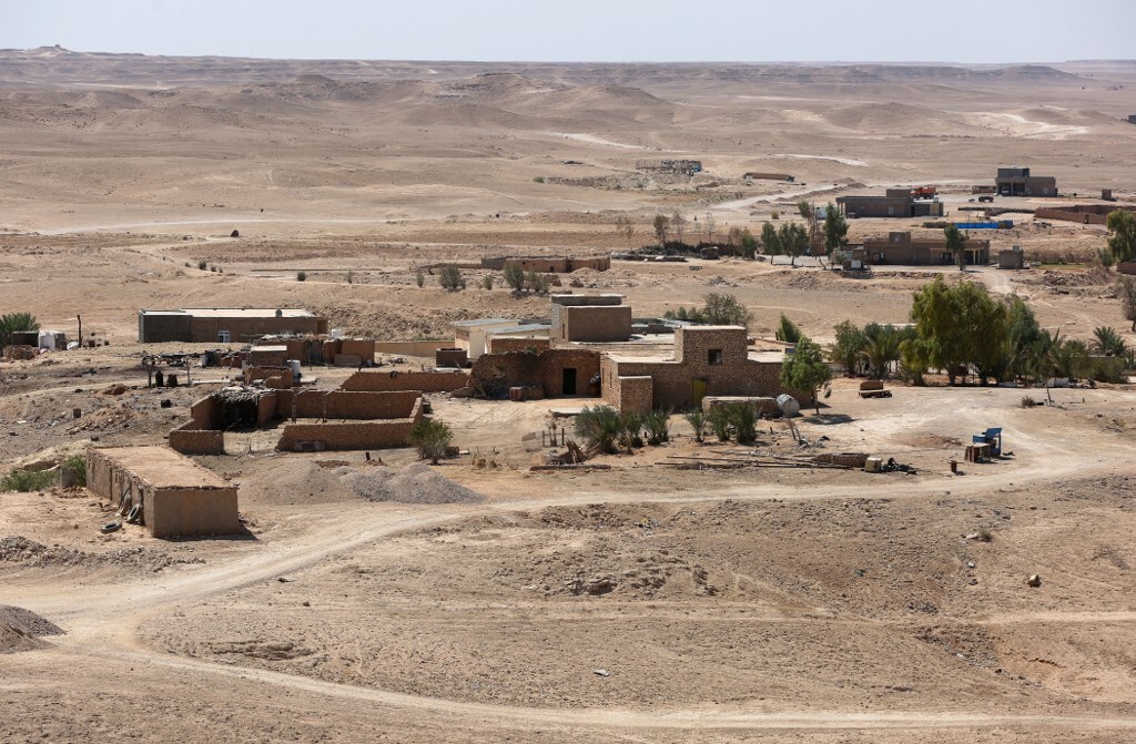 لم يصلها كورونا ولا لقاحه.. قرية عراقية في الصحراء بدون ماء وكهرباء منذ أكثر من قرن (صور)