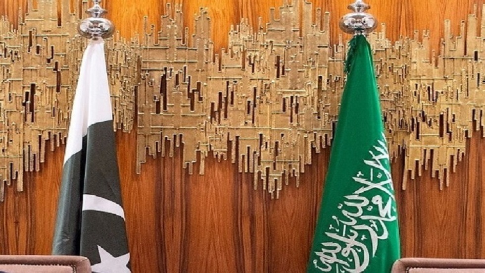 رئيس وزراء باكستان يثمن للسعودية تمديد وديعة الـ 3 مليارات دولار