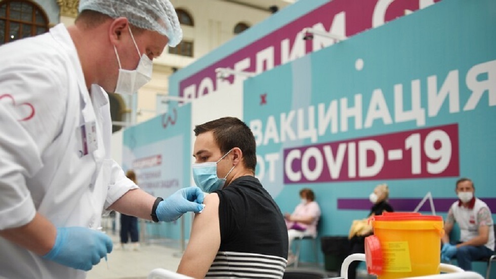 خبير صحي: لم تسجل أي وفيات نتيجة للتطعيم ضد كورونا في روسيا
